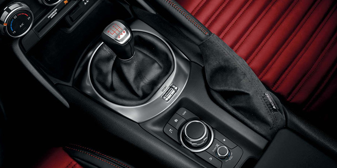 abarth_124_spider_interior